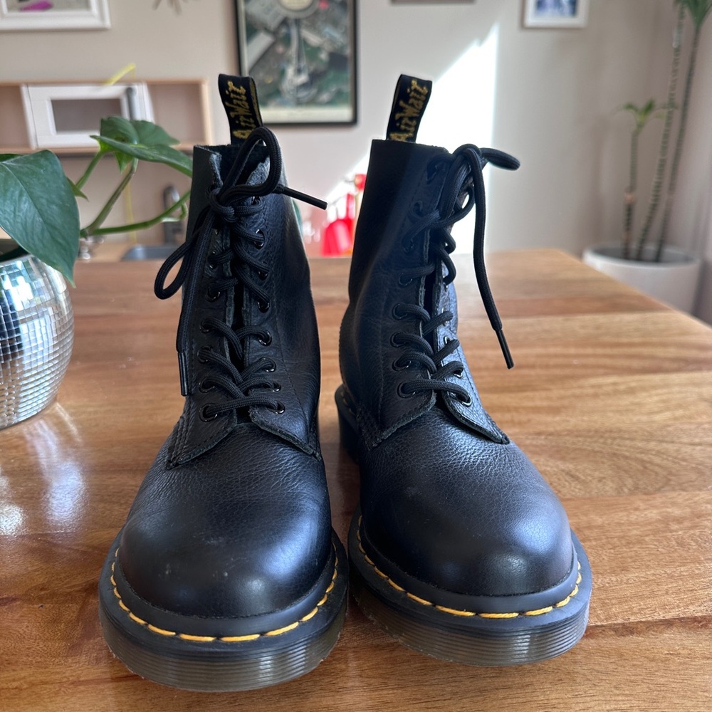 Dr. Martens Black Leather Boots Pascal Size-7